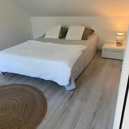 Maison - Avec Piscine Proche Commerce Et Transports En Commun