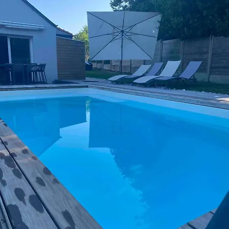Maison - Avec Piscine Proche Commerce Et Transports En Commun Dom wakacyjny Couëron