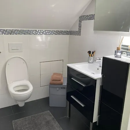 Maison - Avec Piscine Proche Commerce Et Transports En Commun * Couëron