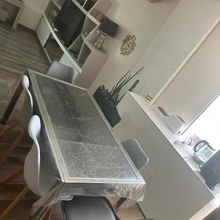 Maison - Avec Piscine Proche Commerce Et Transports En Commun Dom wakacyjny Couëron